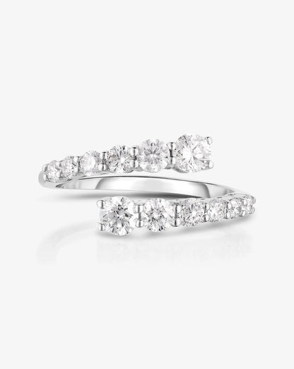 Graduated Diamond RIng 18K White