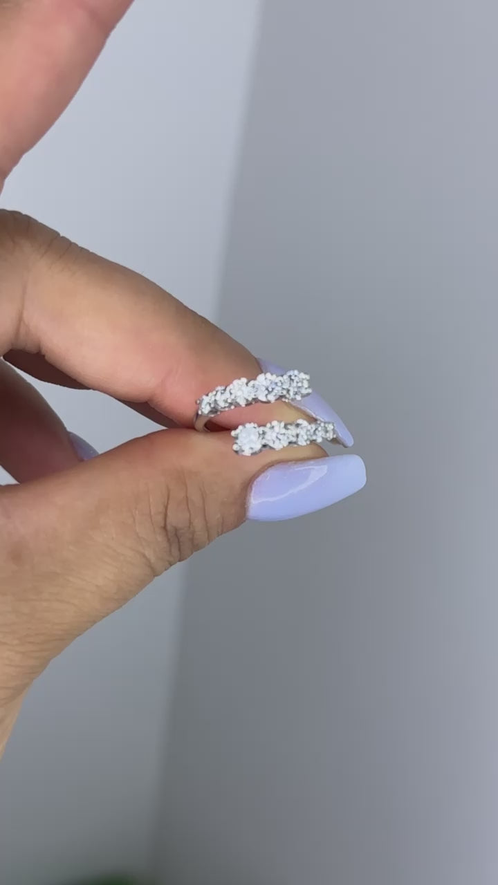 Graduated Diamond RIng